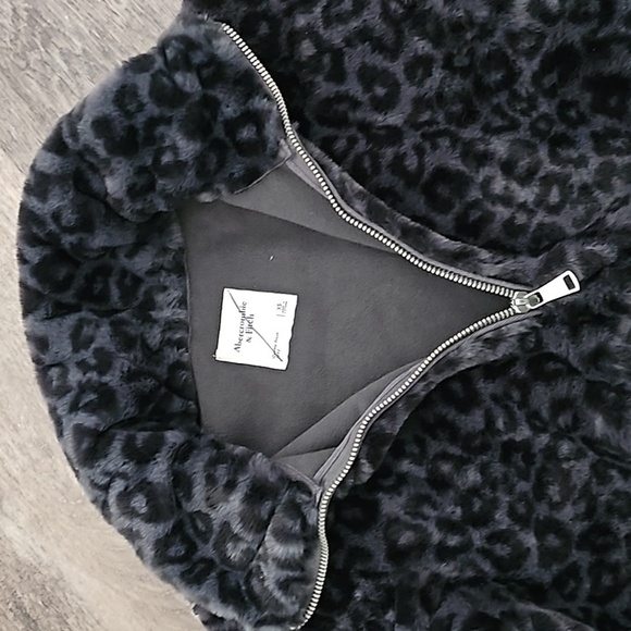 Abercrombie & Fitch Sherpa Pullover size xs - Picture 5 of 7